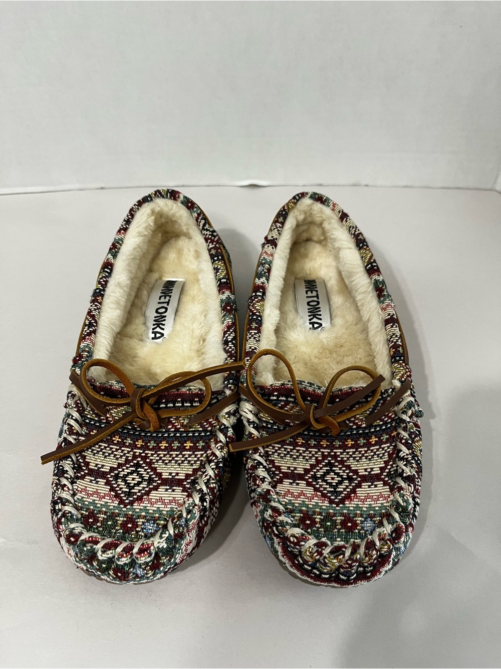 Minnetonka Women’s Britt Trapper Aztec Moccasin Slippers Fur Lined Size 6M